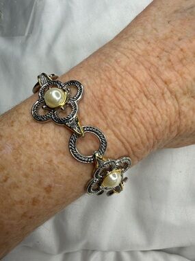 Two toned silver and gold pearl bracelet